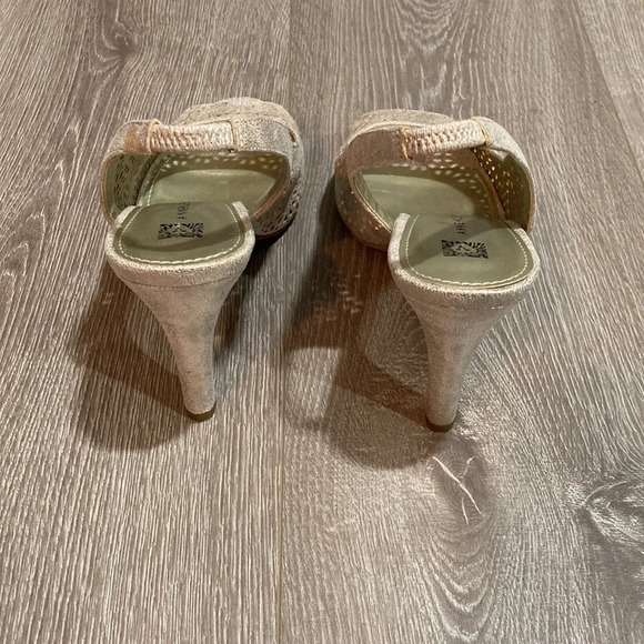 Anne Klein Akodea Light Gold Metallic Slingback Heels 10 - Picture 3 of 14